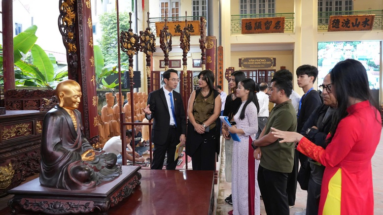 Hành trình kết nối tinh hoa làng nghề tại Festival Bảo tồn và Phát triển Làng nghề quốc tế 2025- Ảnh 2. Hành trình kết nối tinh hoa làng nghề tại Festival Bảo tồn và Phát triển Làng nghề quốc tế 2025- Ảnh 2.