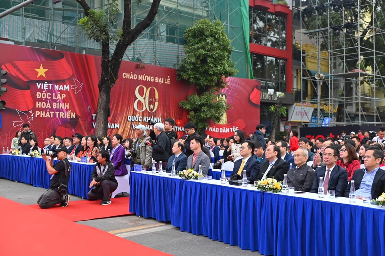 Khai mạc 'Ngày hội Việt Nam hạnh phúc 2025'- Ảnh 2. Khai mạc 'Ngày hội Việt Nam hạnh phúc 2025'- Ảnh 2.