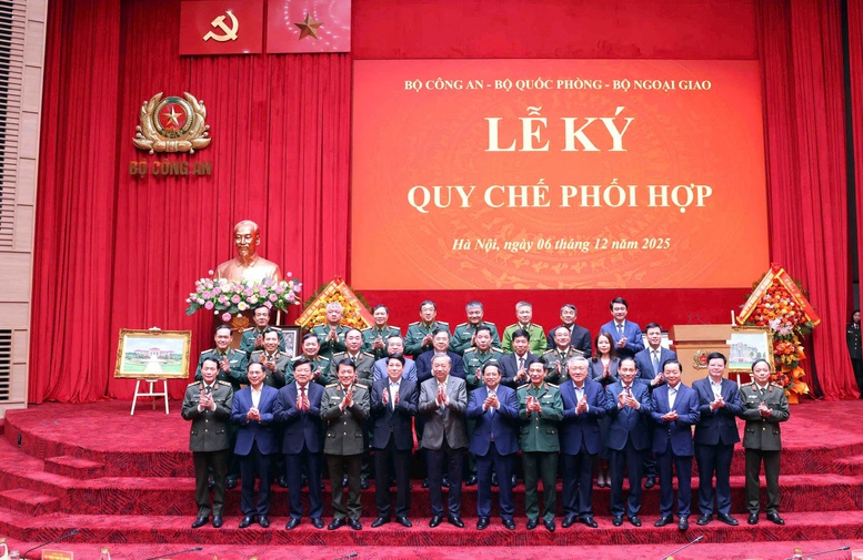 Ký Quy chế phối hợp giữa Bộ Công an, Bộ Quốc phòng và Bộ Ngoại giao- Ảnh 2. Ký Quy chế phối hợp giữa Bộ Công an, Bộ Quốc phòng và Bộ Ngoại giao- Ảnh 2.