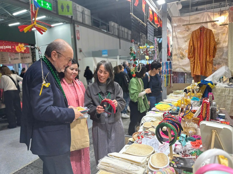 Lan tỏa giá trị OCOP và thủ công mỹ nghệ làng tại Hội chợ Artigiano Milan 2025- Ảnh 1.