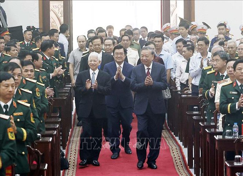 Tổng Bí thư Tô Lâm: Tập trung xây dựng lực lượng vũ trang Quân khu 9 cách mạng, chính quy, tinh nhuệ, hiện đại- Ảnh 2. Tổng Bí thư Tô Lâm: Tập trung xây dựng lực lượng vũ trang Quân khu 9 cách mạng, chính quy, tinh nhuệ, hiện đại- Ảnh 2.