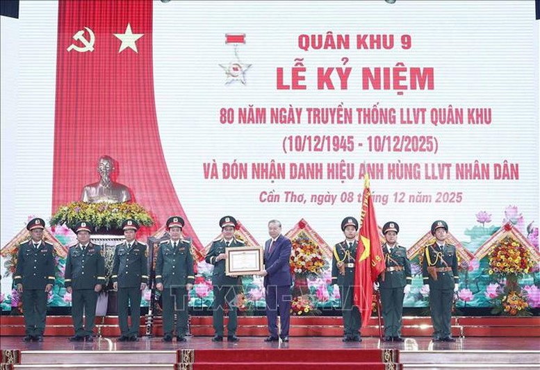 Tổng Bí thư Tô Lâm: Tập trung xây dựng lực lượng vũ trang Quân khu 9 cách mạng, chính quy, tinh nhuệ, hiện đại- Ảnh 6. Tổng Bí thư Tô Lâm: Tập trung xây dựng lực lượng vũ trang Quân khu 9 cách mạng, chính quy, tinh nhuệ, hiện đại- Ảnh 6.