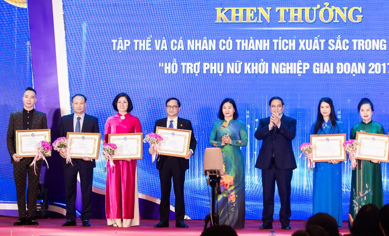 Khi sức mạnh văn hóa trở thành điểm tựa cho phụ nữ Việt Nam trên hành trình khởi nghiệp
- Ảnh 1. Khi sức mạnh văn hóa trở thành điểm tựa cho phụ nữ Việt Nam trên hành trình khởi nghiệp
- Ảnh 1.