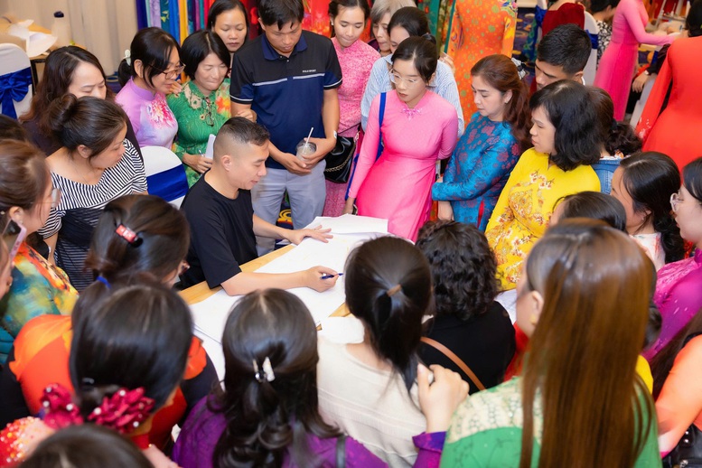 Khi sức mạnh văn hóa trở thành điểm tựa cho phụ nữ Việt Nam trên hành trình khởi nghiệp
- Ảnh 4. Khi sức mạnh văn hóa trở thành điểm tựa cho phụ nữ Việt Nam trên hành trình khởi nghiệp
- Ảnh 4.