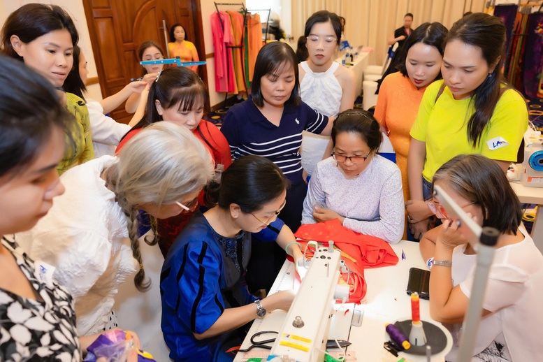 Khi sức mạnh văn hóa trở thành điểm tựa cho phụ nữ Việt Nam trên hành trình khởi nghiệp
- Ảnh 5. Khi sức mạnh văn hóa trở thành điểm tựa cho phụ nữ Việt Nam trên hành trình khởi nghiệp
- Ảnh 5.