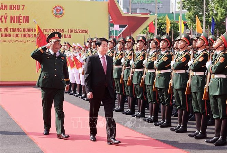 Chủ tịch nước Lương Cường dự Lễ kỷ niệm 80 năm Ngày truyền thống Quân khu 7- Ảnh 1. Chủ tịch nước Lương Cường dự Lễ kỷ niệm 80 năm Ngày truyền thống Quân khu 7- Ảnh 1.