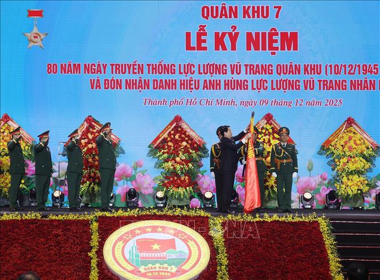 Chủ tịch nước Lương Cường dự Lễ kỷ niệm 80 năm Ngày truyền thống Quân khu 7- Ảnh 8. Chủ tịch nước Lương Cường dự Lễ kỷ niệm 80 năm Ngày truyền thống Quân khu 7- Ảnh 8.