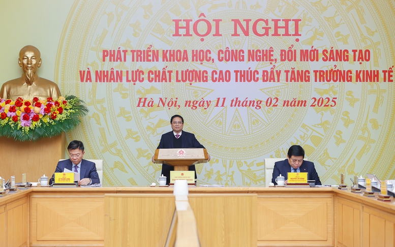 Thủ tướng chủ trì Hội nghị phát triển khoa học công nghệ, đổi mới sáng tạo, chuyển đổi số và nhân lực chất lượng cao