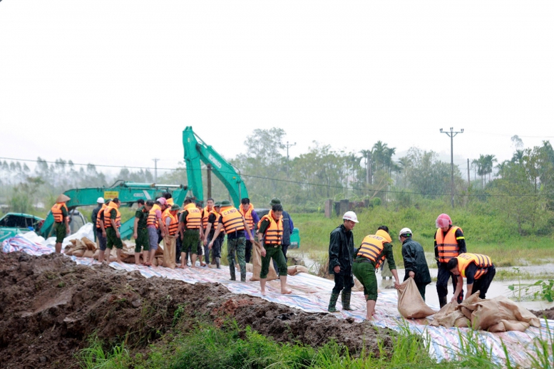 Chủ động ứng phó với diễn biến áp thấp nhiệt đới trên Biển Đông- Ảnh 1.