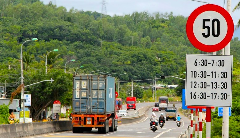 Loại bỏ ngay các biển báo giao thông không cần thiết- Ảnh 2.