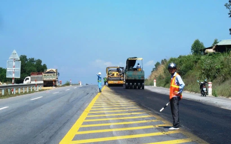 Khẩn trương sửa chữa hư hỏng mặt đường tuyến cao tốc Nội Bài-Lào Cai ngay trong tháng 2