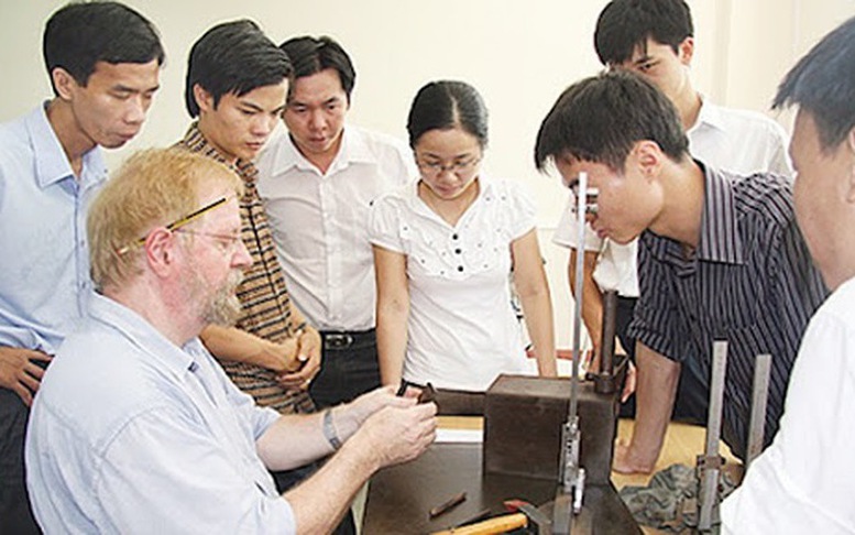 Đề xuất thí điểm liên thông thủ tục cấp giấy phép cho người lao động nước ngoài làm việc tại Việt Nam