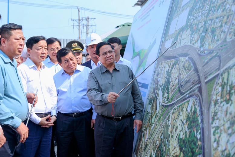 Thủ tướng dự lễ khởi công, kiểm tra các công trình, dự án quan trọng quốc gia, trọng điểm ngành giao thông vận tải- Ảnh 6.