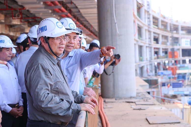 Thủ tướng dự lễ khởi công, kiểm tra các công trình, dự án quan trọng quốc gia, trọng điểm ngành giao thông vận tải- Ảnh 4.
