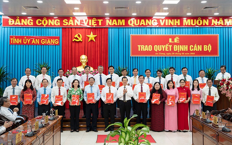 An Giang công bố thành lập 2 cơ quan Đảng tỉnh và bổ nhiệm các giám đốc sở