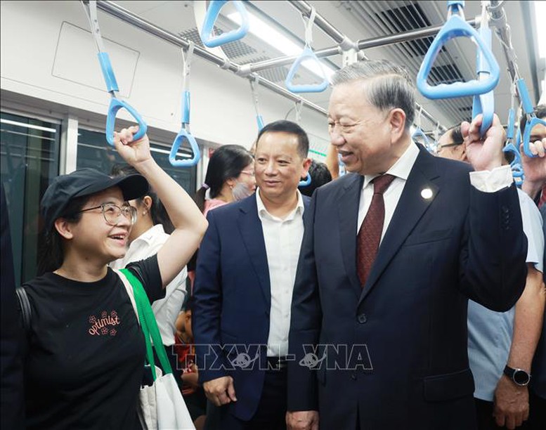 Tổng Bí thư Tô Lâm trải nghiệm thực tế Tuyến Metro số 1 (Bến Thành-Suối Tiên)- Ảnh 2.