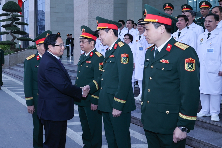 Thủ tướng: Phát huy vai trò đặc biệt, truyền thống vẻ vang "vừa là chiến sĩ vừa là bác sĩ"- Ảnh 8.