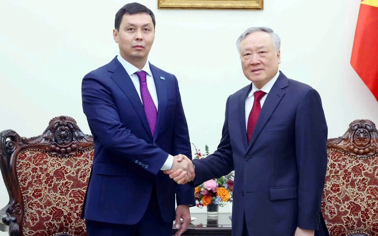 Phó Thủ tướng Thường trực Nguyễn Hòa Bình tiếp Chủ tịch Cơ quan Phòng, chống tham nhũng Kazakhstan