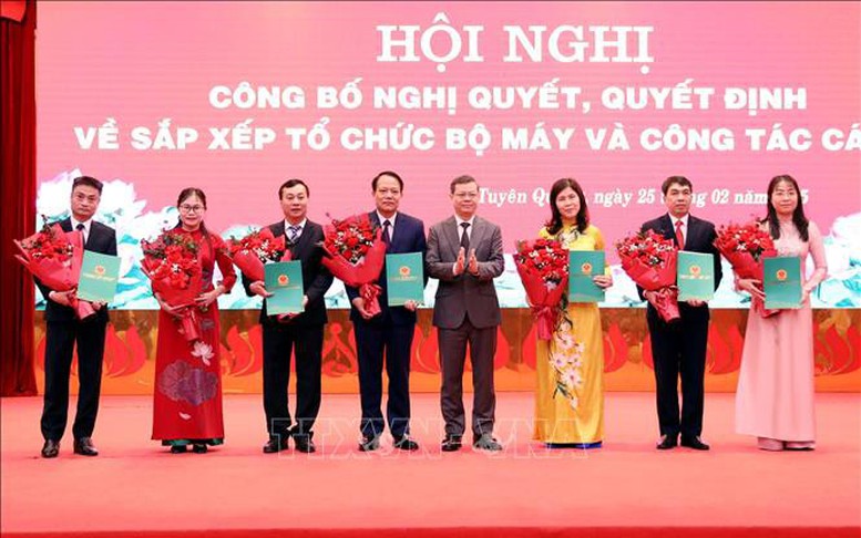 Tuyên Quang công bố nghị quyết, quyết định sắp xếp bộ máy và công tác cán bộ