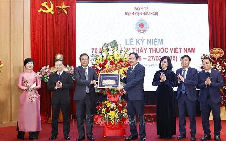 Chủ tịch Quốc hội dự lễ kỷ niệm 70 năm Ngày Thầy thuốc Việt Nam tại Bệnh viện Hữu Nghị