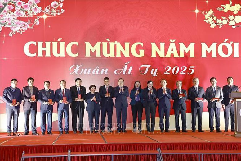 Chủ tịch Quốc hội: Đoàn kết, thống nhất cao, hoàn thành nhiệm vụ Bộ Chính trị, Ban Bí thư giao