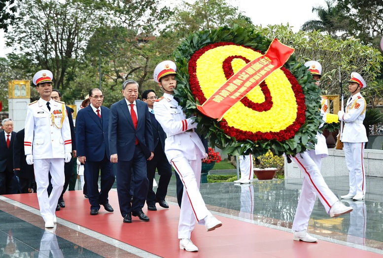 Lãnh đạo Đảng, Nhà nước vào Lăng viếng Chủ tịch Hồ Chí Minh nhân kỷ niệm 95 năm Ngày thành lập Đảng - Ảnh 5.