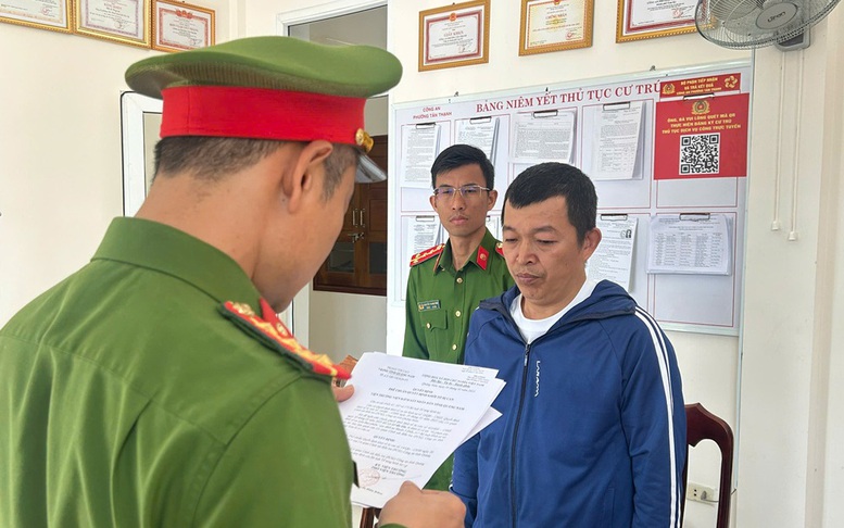 Khởi tố đối tượng dùng cồn y tế pha chế rượu khiến hai người nước ngoài tử vong