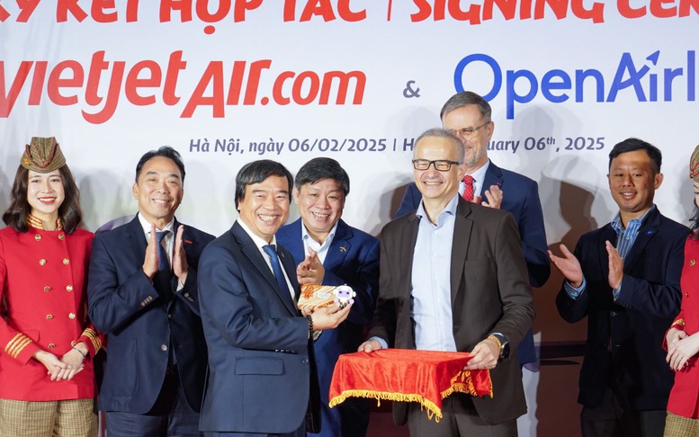 Vietjet hợp tác OpenAirlines tiên phong ứng dụng trí tuệ nhân tạo, tối ưu tiêu thụ nhiên liệu bay