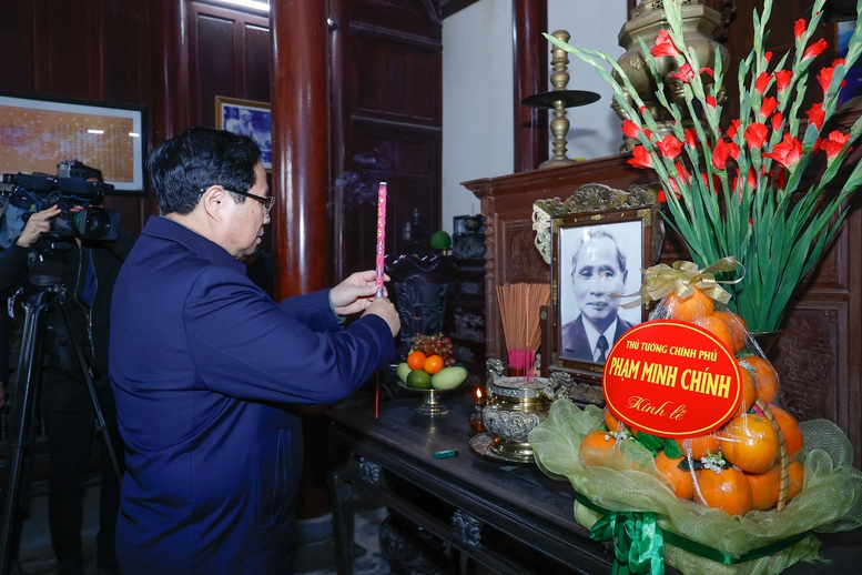 Thủ tướng Phạm Minh Chính dâng hương tại khu lưu niệm đồng chí Phạm Văn Đồng- Ảnh 2.