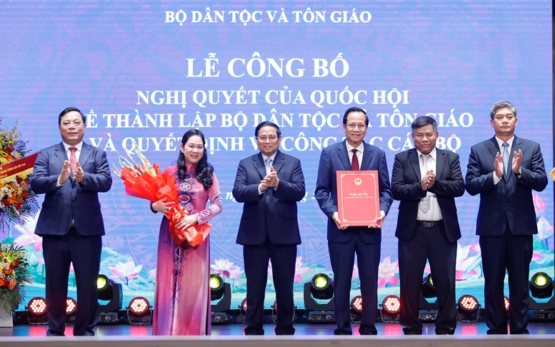 Thủ tướng: Bảo đảm bình đẳng giữa các dân tộc và tôn giáo, không để ai bị bỏ lại phía sau
