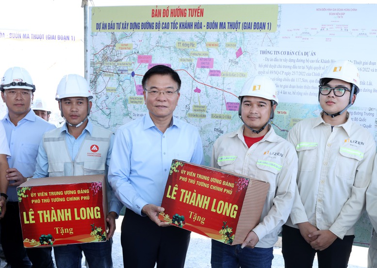 Phó Thủ tướng Lê Thành Long kiểm tra, đôn đốc tiến độ 4 dự án đường cao tốc- Ảnh 9.