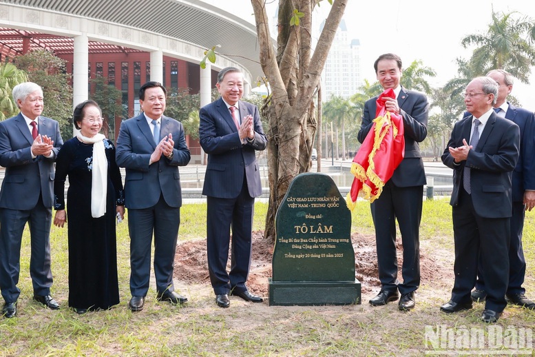 Thế hệ trẻ là lực lượng nòng cốt đưa quan hệ Việt-Trung phát triển tốt đẹp, hiệu quả, bền vững lâu dài- Ảnh 8. Thế hệ trẻ là lực lượng nòng cốt đưa quan hệ Việt-Trung phát triển tốt đẹp, hiệu quả, bền vững lâu dài- Ảnh 8.
