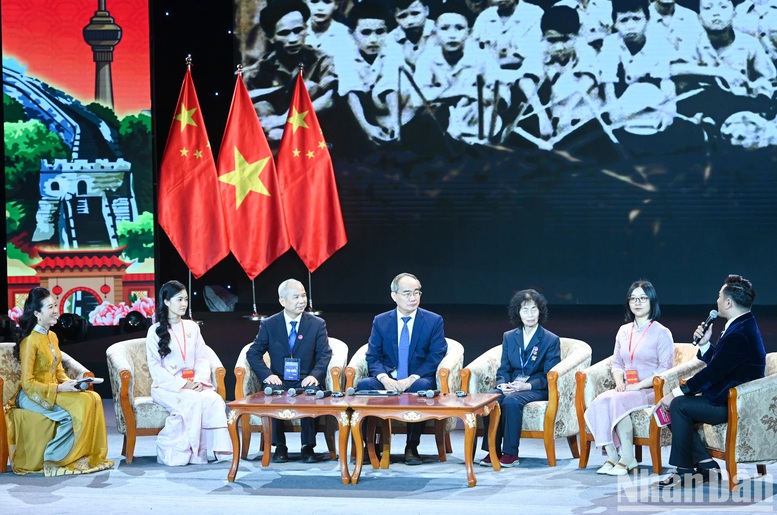 Thế hệ trẻ là lực lượng nòng cốt đưa quan hệ Việt-Trung phát triển tốt đẹp, hiệu quả, bền vững lâu dài- Ảnh 4. Thế hệ trẻ là lực lượng nòng cốt đưa quan hệ Việt-Trung phát triển tốt đẹp, hiệu quả, bền vững lâu dài- Ảnh 4.