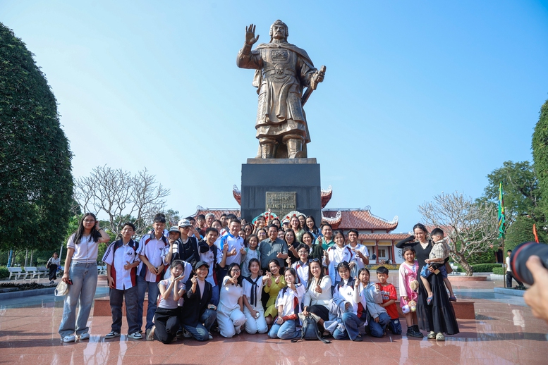 Thủ tướng thăm công trường, dự khánh thành một số công trình trọng điểm tại Bình Định- Ảnh 4.