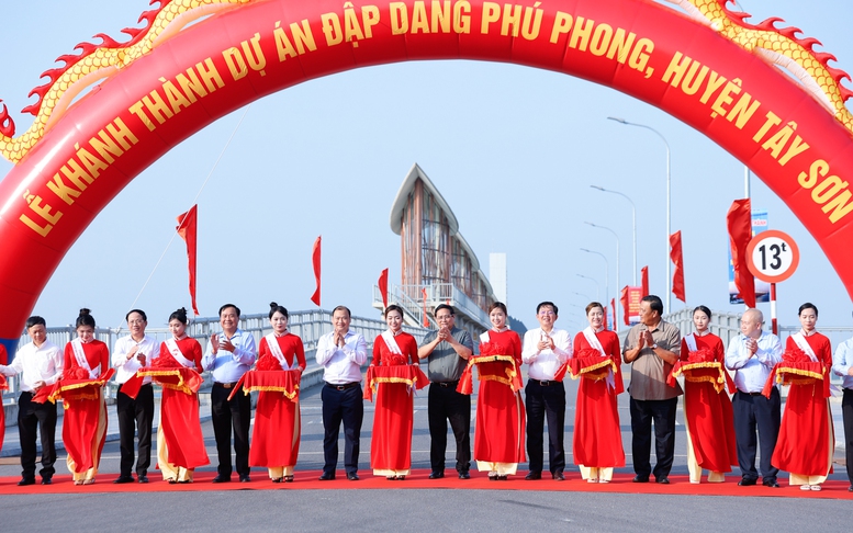 Thủ tướng thăm công trường, dự khánh thành một số công trình trọng điểm tại Bình Định