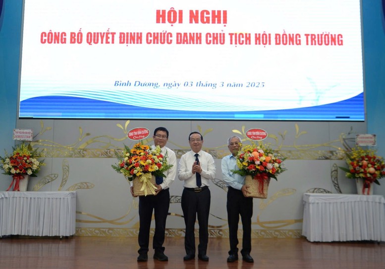 Bình Dương: Bổ nhiệm Chủ tịch Hội đồng trường Trường Đại học Thủ Dầu Một- Ảnh 1.