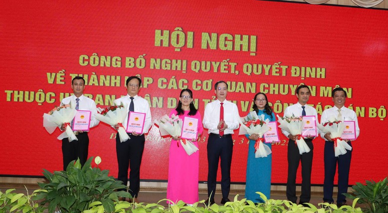 Đồng Tháp: Thành lập các cơ quan chuyên môn thuộc UBND và bổ nhiệm Giám đốc các Sở- Ảnh 2.