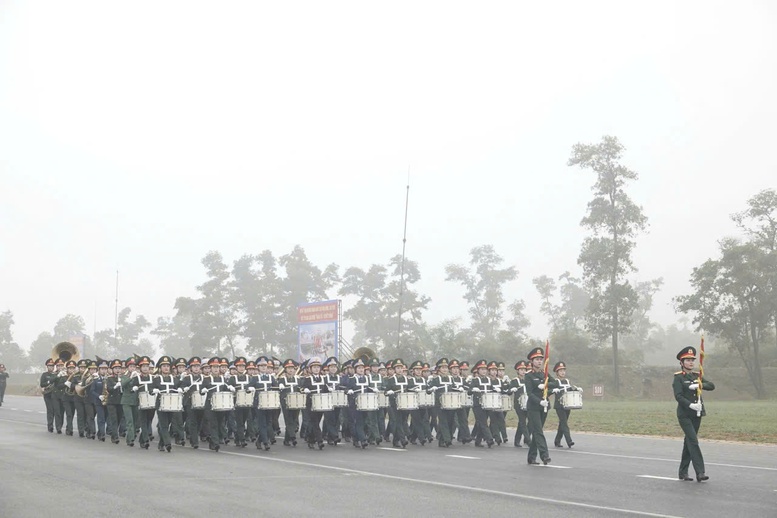 Hàng nghìn chiến sĩ hợp luyện diễu binh, diễu hành kỷ niệm 50 năm Giải phóng miền Nam- Ảnh 9.