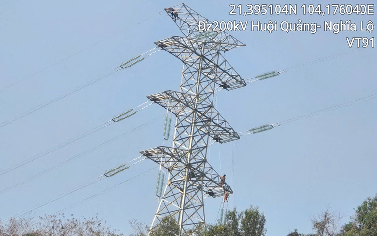 Tập trung nguồn lực, đẩy nhanh tiến độ dự án đường dây 220kV Huội Quảng – Nghĩa Lộ - Việt Trì