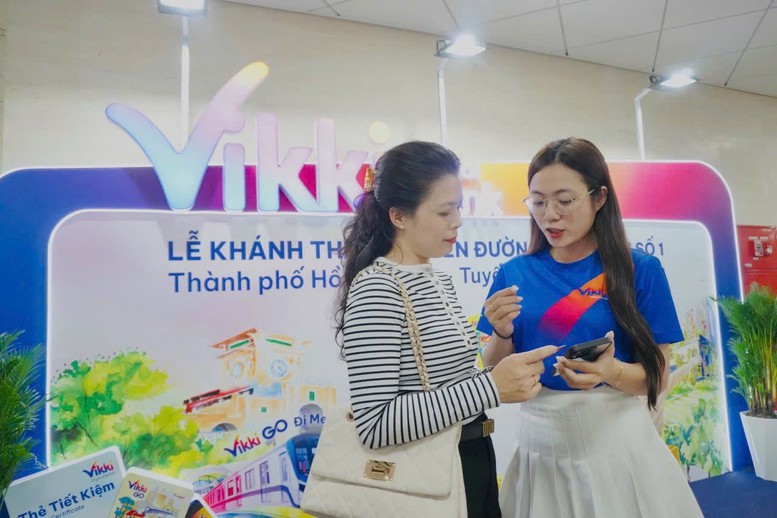 Tưng bừng khai trương tuyến Metro số 1 tại TPHCM, Vikki Bank hòa chung nhịp số- Ảnh 4.