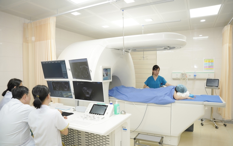 Loại bỏ khối u không cần mổ bằng kỹ thuật mới cho hàng trăm bệnh nhân