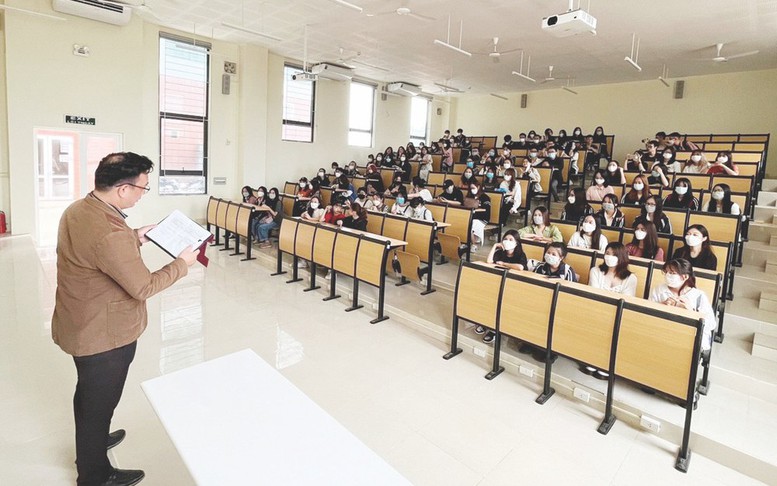 Trường đại học tự chủ, ký hợp đồng lao động theo quy định nào?