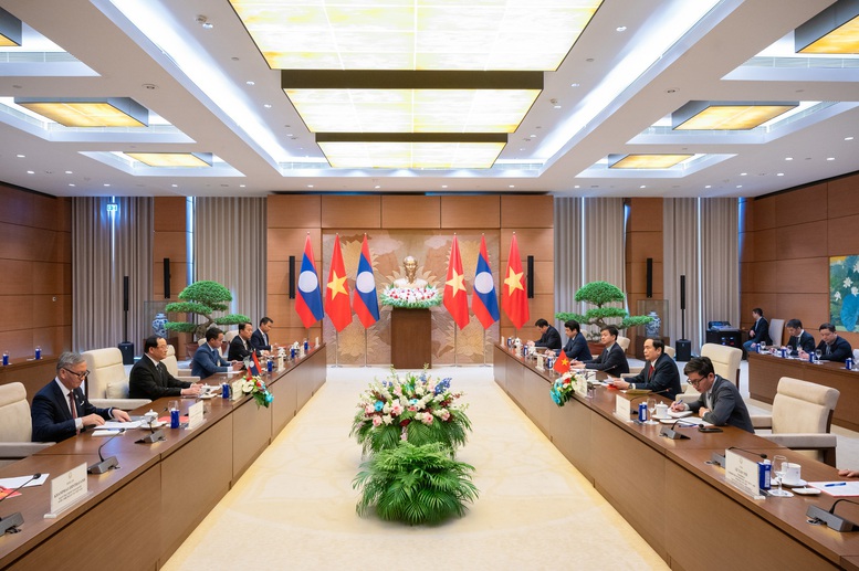 Chủ tịch Quốc hội Trần Thanh Mẫn hội kiến Thủ tướng Lào Sonexay Siphandone- Ảnh 2.