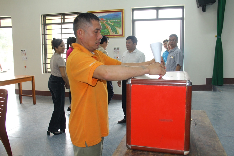 Thái Nguyên: Ngày đầu tiên bỏ phiếu, tỷ lệ cử tri đồng ý với phương án sắp xếp cấp xã, tỉnh đạt rất cao- Ảnh 3.