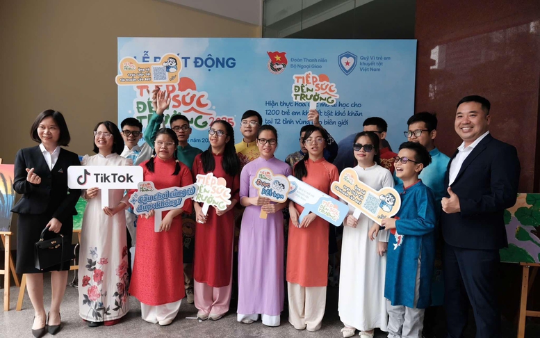 Phát động chương trình 'Tiếp sức đến trường' cho trẻ khuyết tật Việt Nam