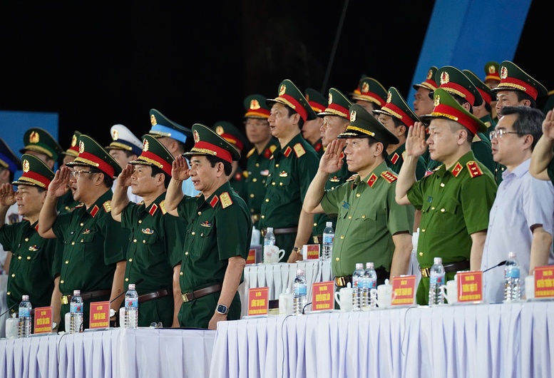 Tổng hợp luyện diễu binh, diễu hành tại TPHCM trong không khí trang nghiêm, hào hùng- Ảnh 1.