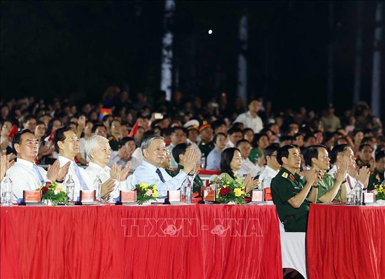 Tổng Bí thư Tô Lâm dự Chương trình nghệ thuật 'Đất nước trọn niềm vui'- Ảnh 2.