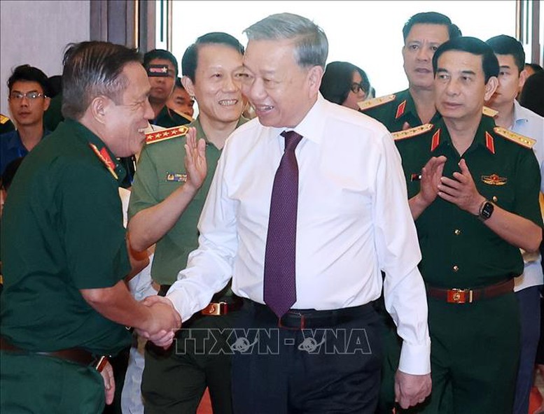 Tổng Bí thư Tô Lâm gặp mặt đại biểu tướng lĩnh, anh hùng và các lực lượng tham gia Chiến dịch Hồ Chí Minh- Ảnh 1.