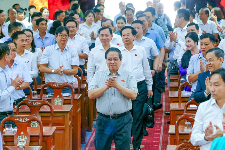 Thủ tướng tiếp xúc cử tri tại Cần Thơ- Ảnh 1.