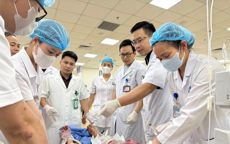 Khẩn cấp ứng cứu nạn nhân vụ lật xe khách tại Tam Đảo, Vĩnh Phúc